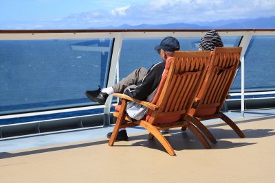 Relaxing on the way to Milford Sound, NZ