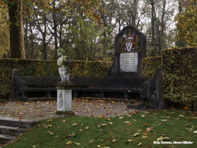 Monument in de tuin