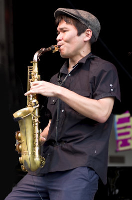 Yoske Sato with the Gregory Porter group