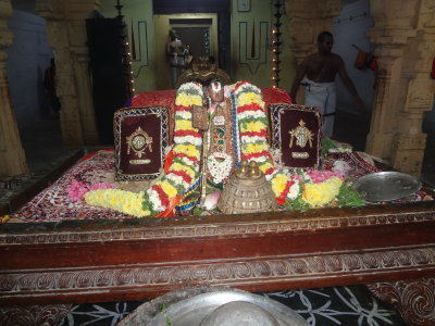 Sri ManavaLa Mamunikal during peurmaL thirumozhi, thiruchantha virutham gosthi 