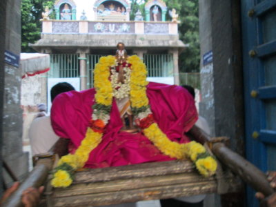 Thiruneermalai Sri Boothathaazwar and Peiaazhwar Sathumurai