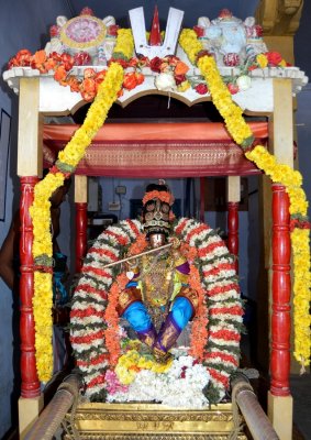Sri Koorathazwan Varushothsavam day7 - Murali Kannan thirukolam - Pavazak kal chapparam