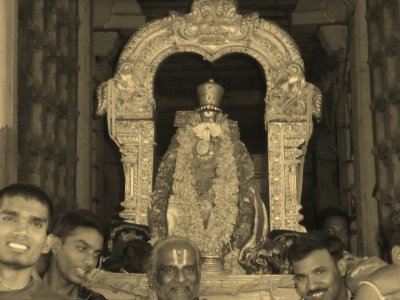 DSC00617-Maamunigal Purappadu from his Sannidhi.JPG