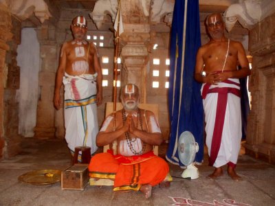 DSC01080- Alwar Tirunagari Emberumaanar Jeer with Archaga Swami and Sri Vasu swami.JPG