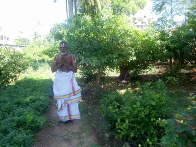 DSC01187 - Sri Ramanatha Baghavathar caretaker of Nandhavam.JPG