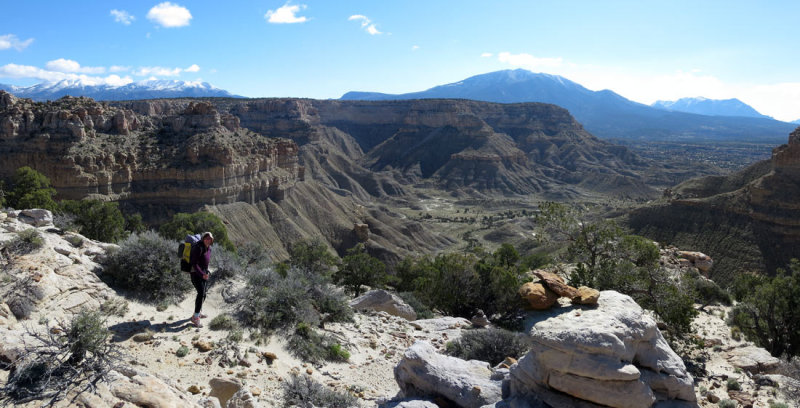 At the top of the Tarantula Mesa cliff band- we find a cairn -hoorah!