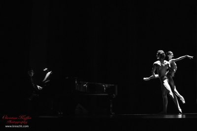 LuciaLacarra_MarlonDino_S 16 of 24.jpg