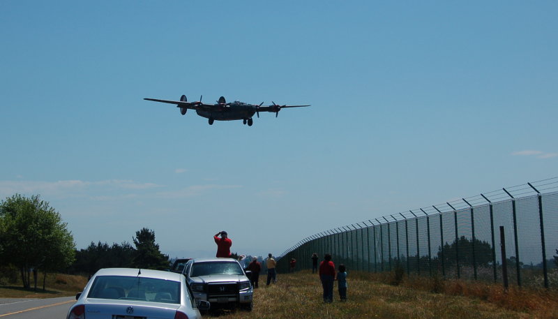B24 arival landing at ACV 2015