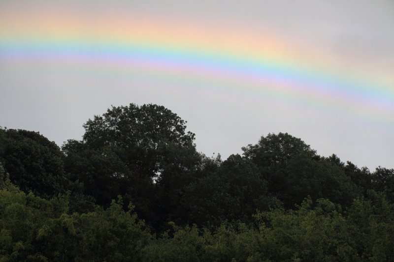 Low-slung rainbow