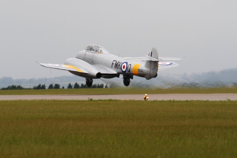 Gloster Meteor, getting airborne