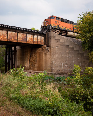 BNSF 6895 Over the Hennepin Canal 