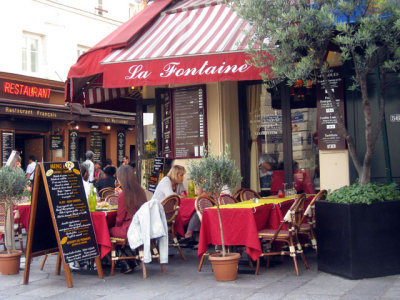 La Fontaine on rue Mouffetard