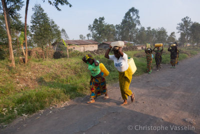 Congolese woman carrying water