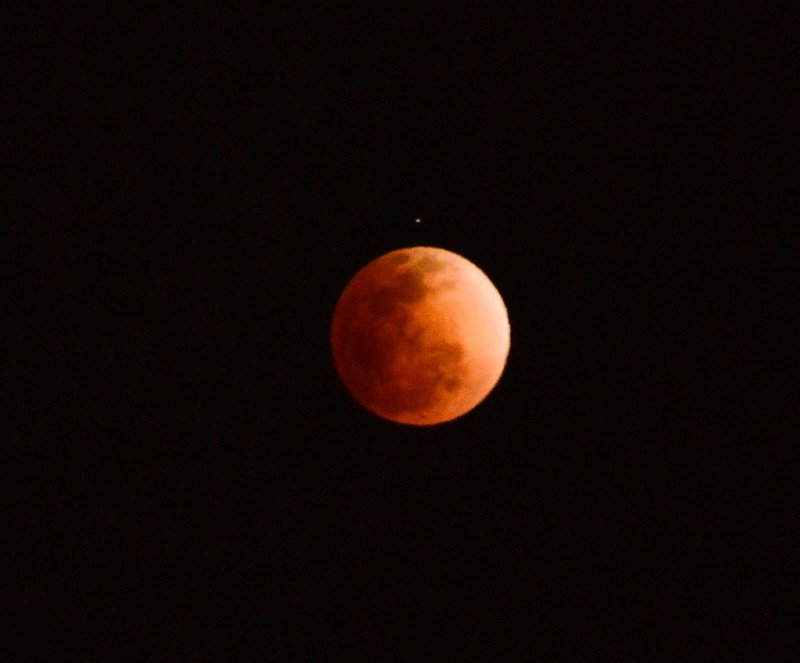 Lunar Eclipse, Big Island, Hawaii 2014  