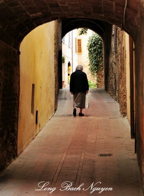 Heading home, San Gimignano, Tucscany, Italy 