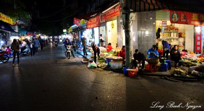 Night shops in Hanoi Old Quarter, Hanoi, Vietnam 
