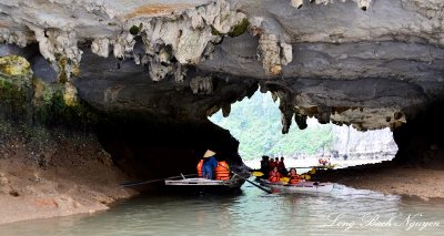 Exploring Dau Go Island Cavem Ha Long Baym Vietnam  