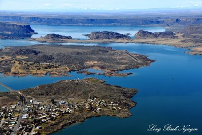 Final approach to Grand Coulee Dam Airport, Banks Lake, Steamboat Rock, Electric City, Washington