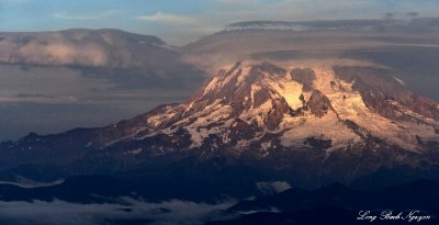 Evening sun on Mount Rainier National Park 
