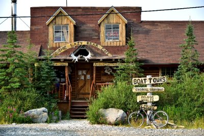 Lazy Bear Lodge and Cafe Churchill Canada  