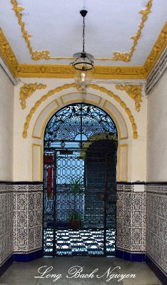 Decorative Front Entrance and Gate 105  