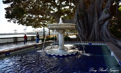 Fountain at Alameda Apodaca Cadiz 265  