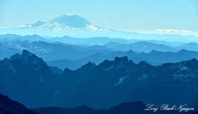 Blue Sky over Cascade Mountains and Mt Rainier 522 