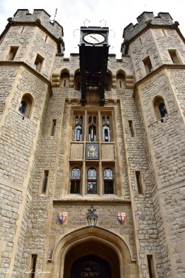 Entrance to Crown Jewels Tower of London England 038  