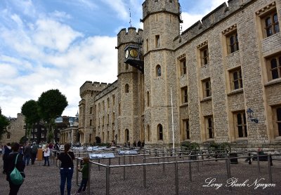 The Crown Jewels at Tower of London 059a 