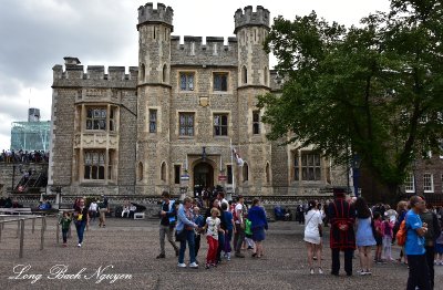 Tourists at Tower of London 063 