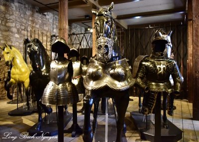 Armours and Horses at White Tower Tower of London 098 