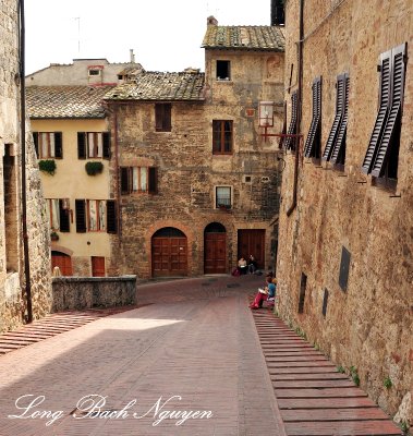 Lunch in quite street of San Gimignano Tuscany Italy 158 