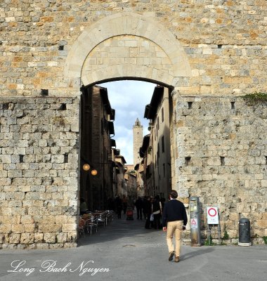 Gate to San Gimignano Tuscany Italy 232 