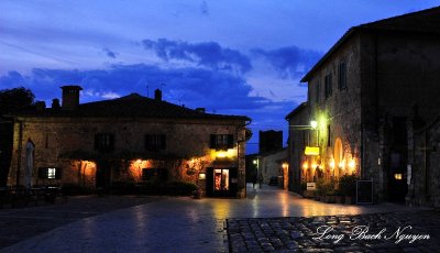 Night time in Piazza Roma Monteriggioni Tuscany Italy 454 S 