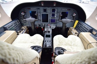 420ch cockpit 169  