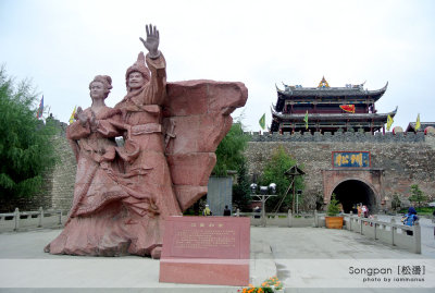 statue of Princess Wencheng and the Tubo King Songtsen Gampo
