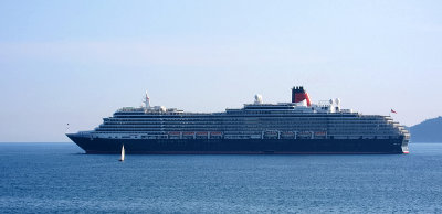 Queen Mary 2 off Rapallo