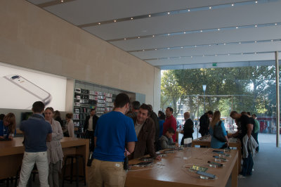 Apple store in Aix