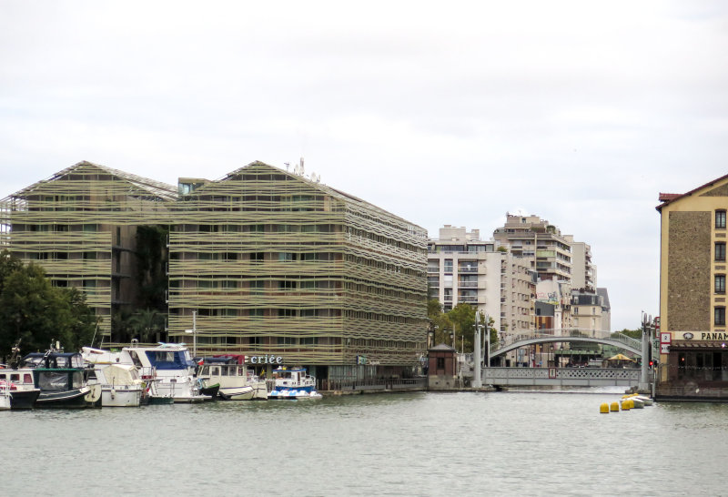  Sunday morning at Bassin de la Villette