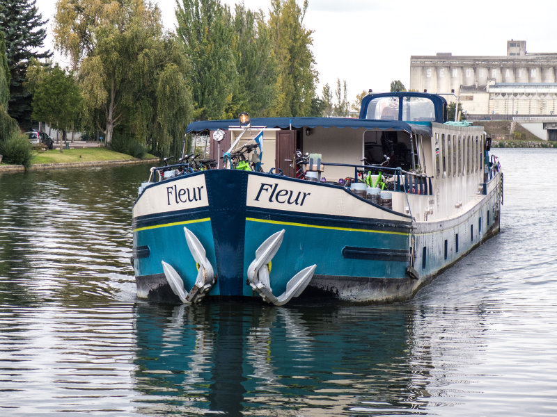  Friday afternoon: the Fleur meets us in Sens