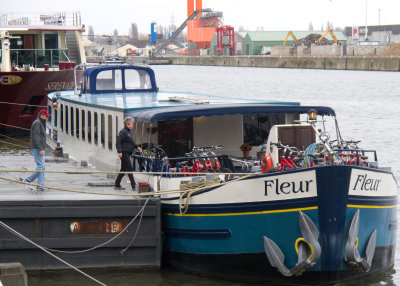 Back to the Fleur: Jim and Rachel go aboard
