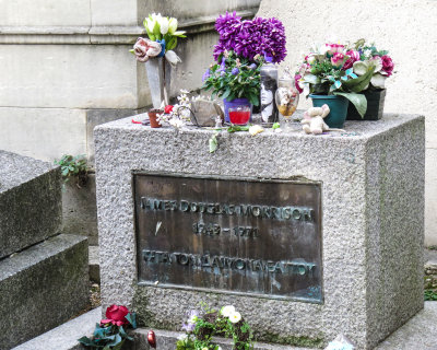 The grave of Jim Morrison (1943-1971)