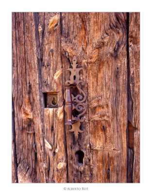 Detall de la porta de l'esglsia de Sant Domingo  Vallibona