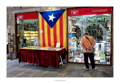12/10/2015  Girona, llibreria Les Voltes, celebrant el dia de la Hispanidad