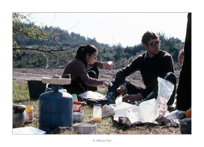 Abril 1981 · Vall del Roncal, Navarra. Començant el matí, Mari Angels i Michel