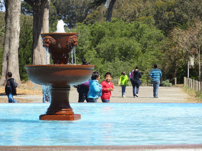 Zoo fountain. 2770