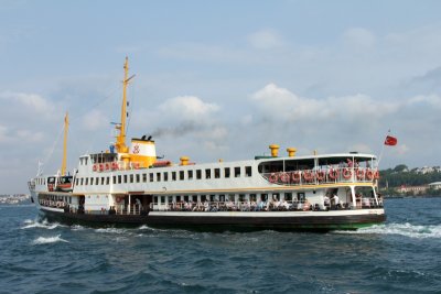 boats of istanbul between two continents