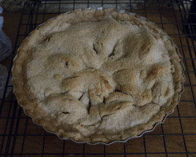 Mom's Apple pie Thanksgiving 2011 IMGP2410.jpg