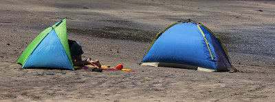 2 - Protection on the beach from the sun for 2