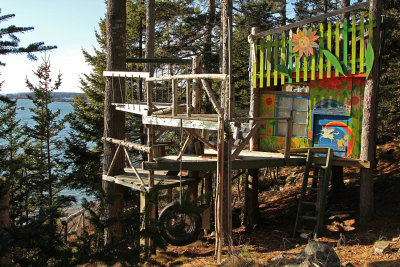 the three sided treehouse